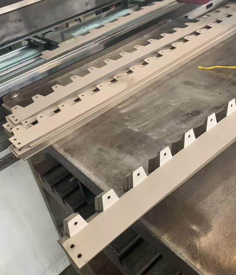 黄岩不锈钢草石隔离带